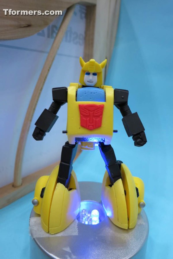 Revoltech Transformers Bumblebee 2012 Winter Wonder Festival  (22 of 24)